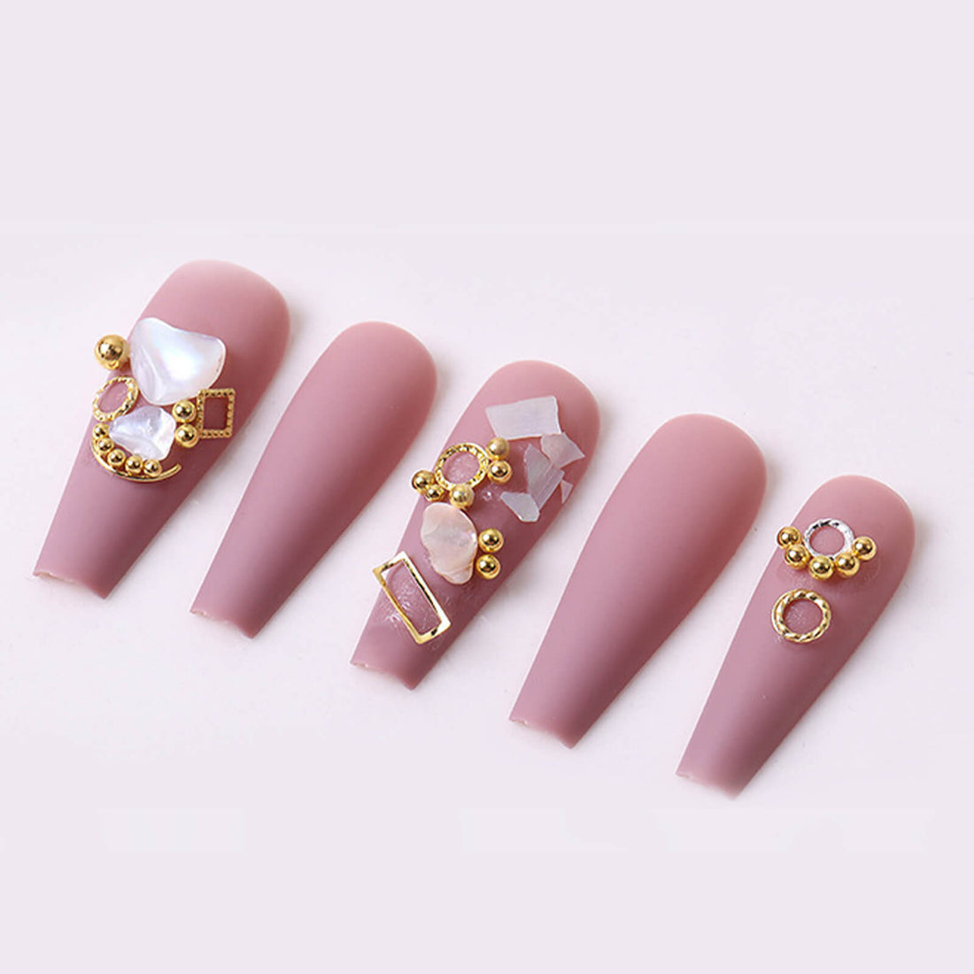 caviar-beads-set-nail-design