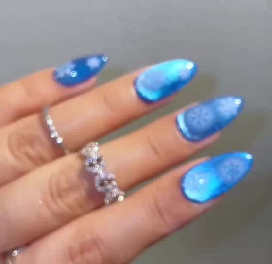 Vettsy Iced Blue Snowflakes Cat Eye Nail Art Kit