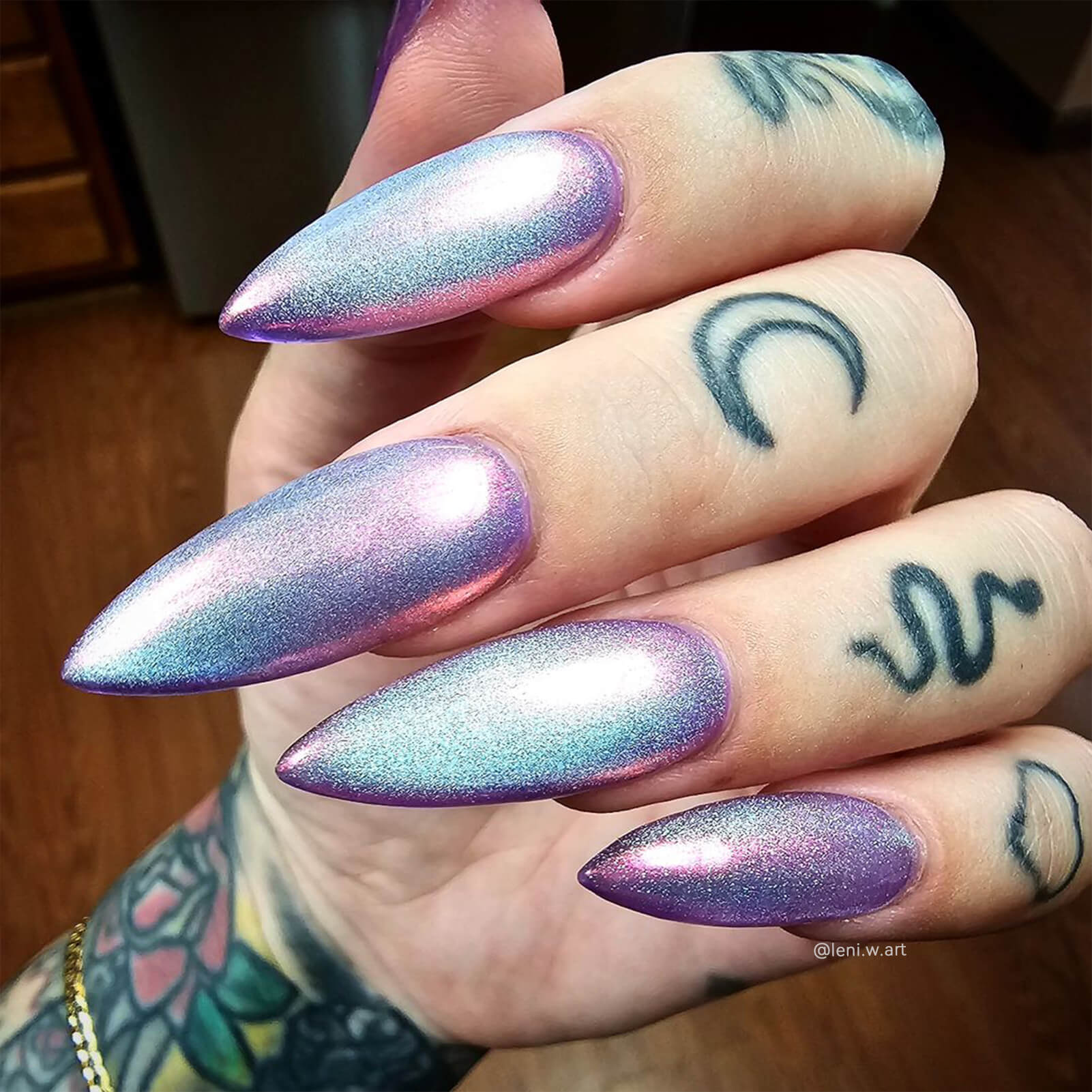 Cat Eye Nails: Shimmery and Stunning